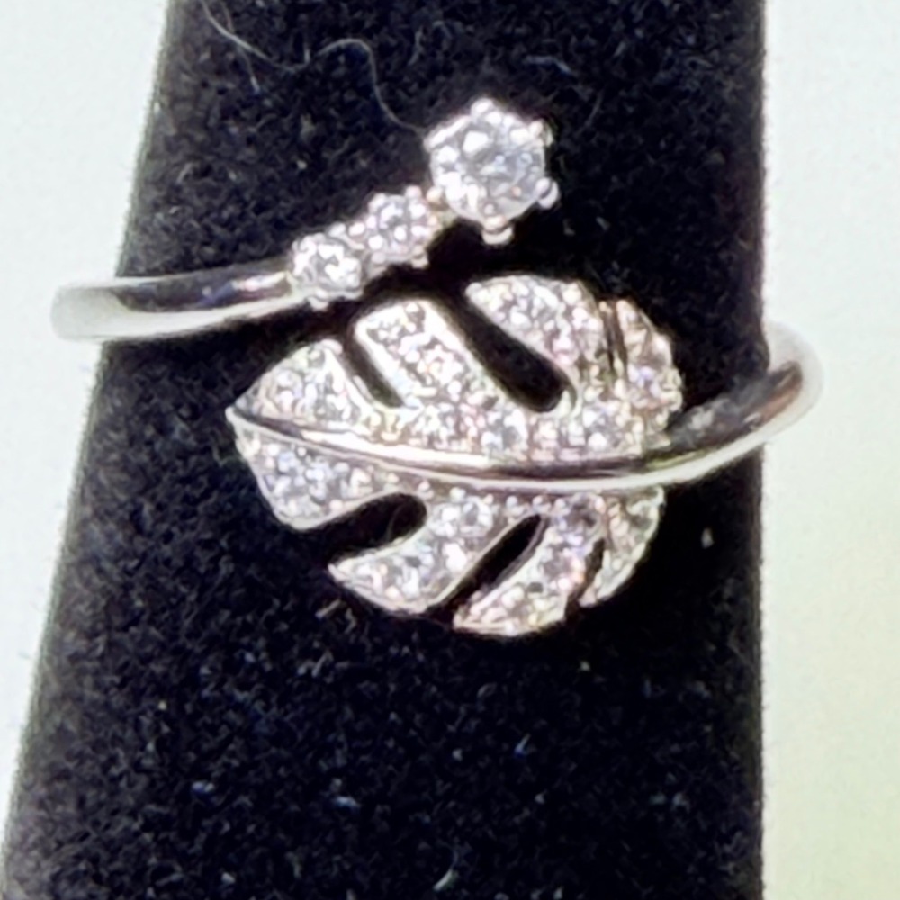 Fragrant Jewels Silver Tone Monstera Leaf Crystal Bypass Wrap Ring Size 5.5